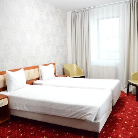 Kosher Hotel Lev Or Bucarest Exterior foto