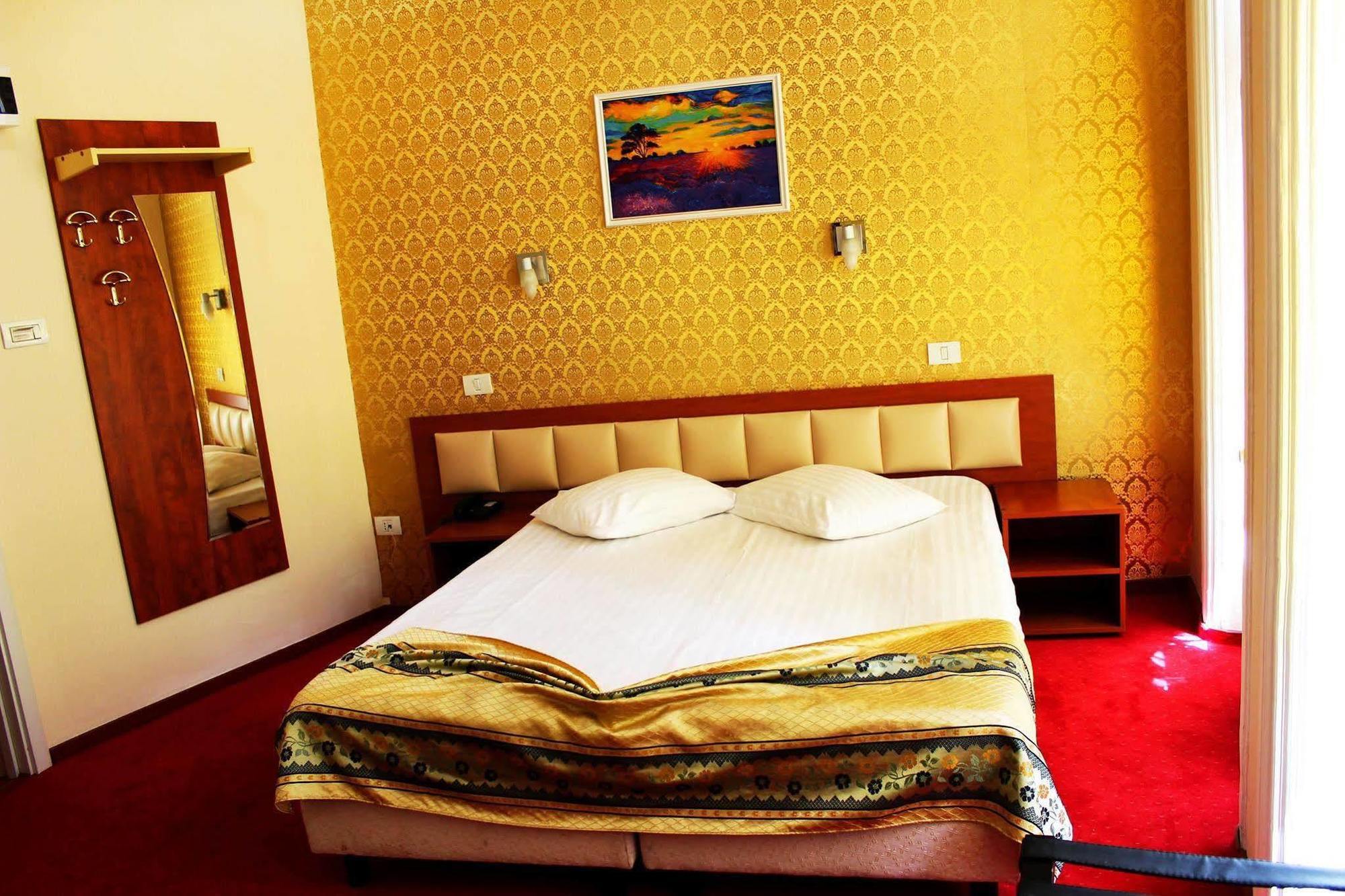 Kosher Hotel Lev Or Bucarest Exterior foto