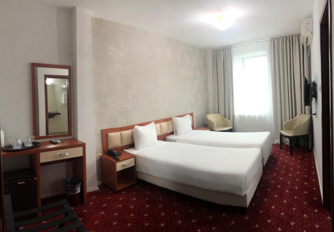 Kosher Hotel Lev Or Bucarest Exterior foto